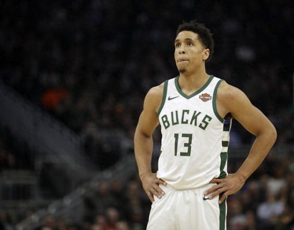 American News: The Bucks tích 