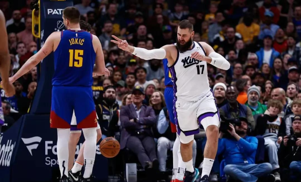 Trung tâm NBA Valanciunas thôn